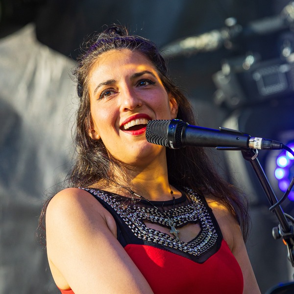 Nani Vazana Sings Ladino Logo