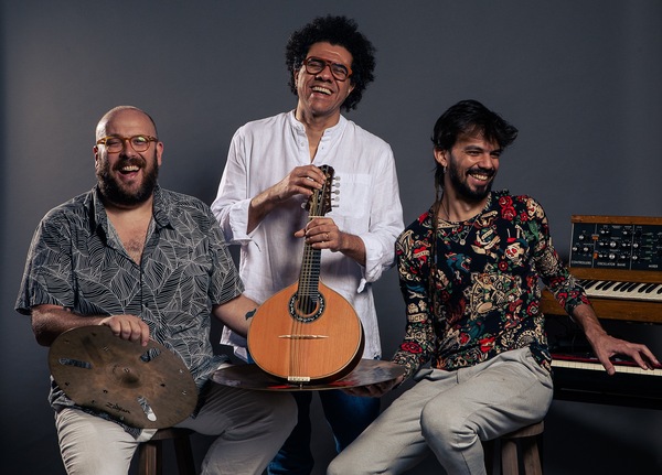Hamilton de Holanda Trio Logo
