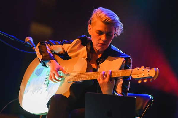 Kaki King Logo