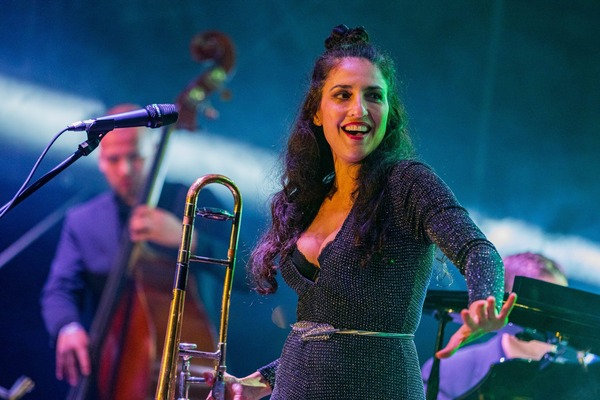 Nani Vazana sings Nina Simone! Logo