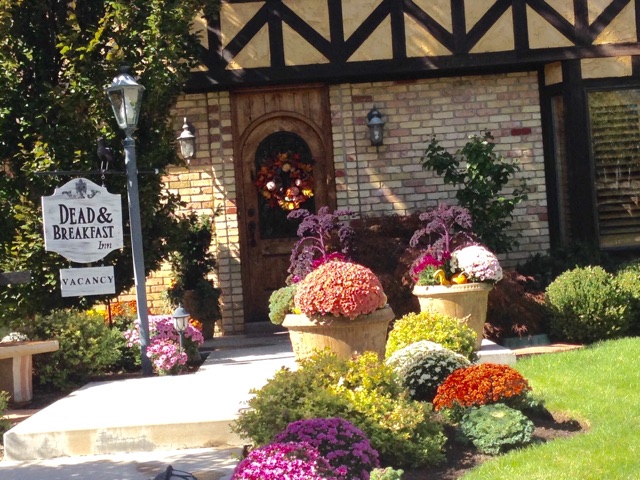 Front Yard Fall - FineGardening