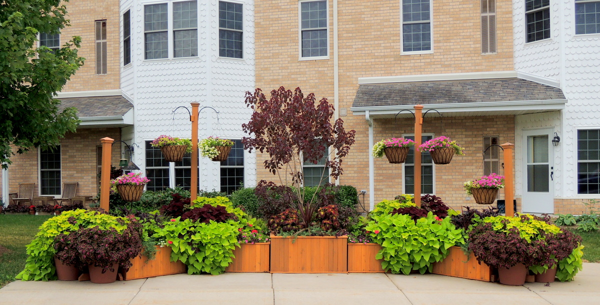 The gardens at Oakwood Village Prairie Ridge in Wisconsin FineGardening