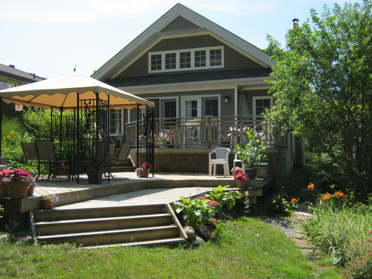 READER PHOTOS! Ann's garden in Ontario FineGardening