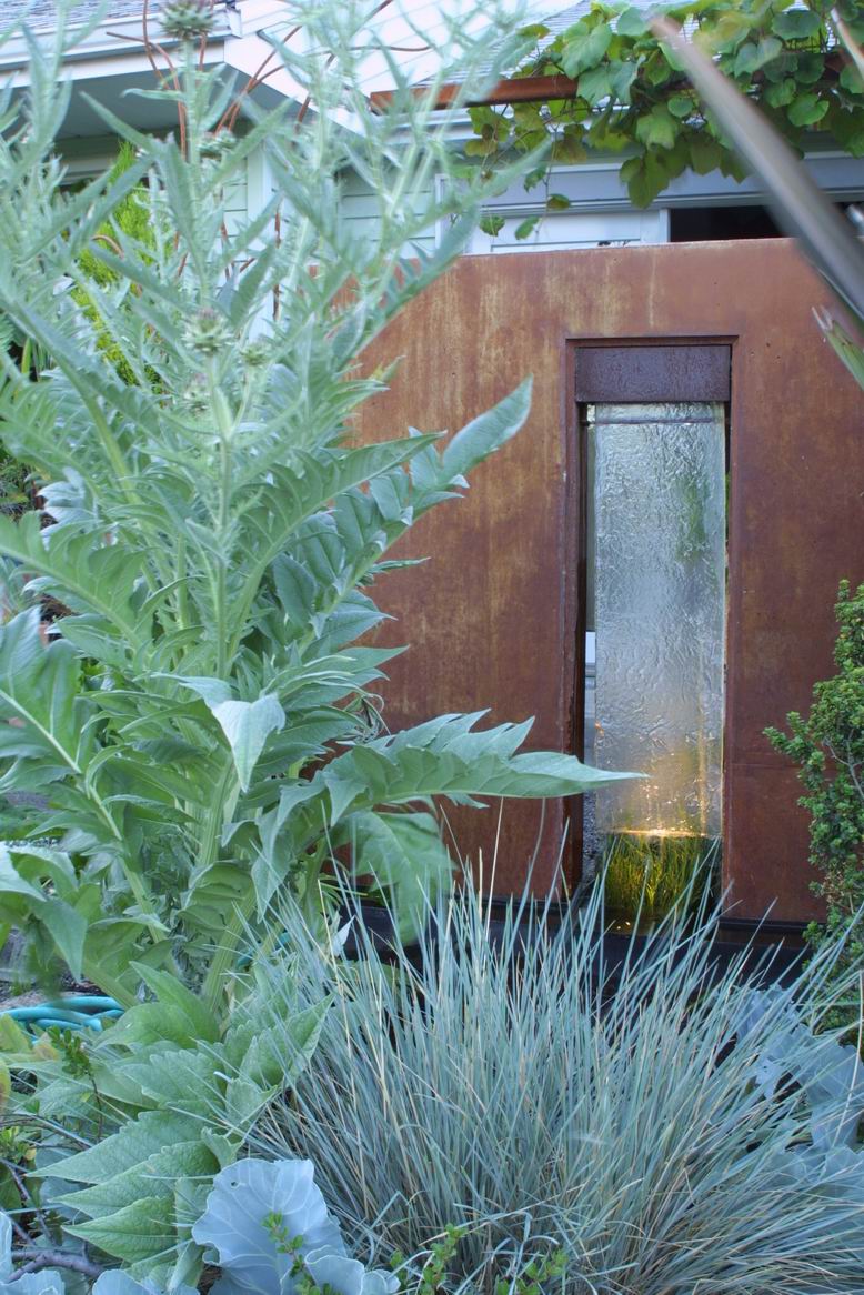 A multipurpose wall with wowfactor FineGardening