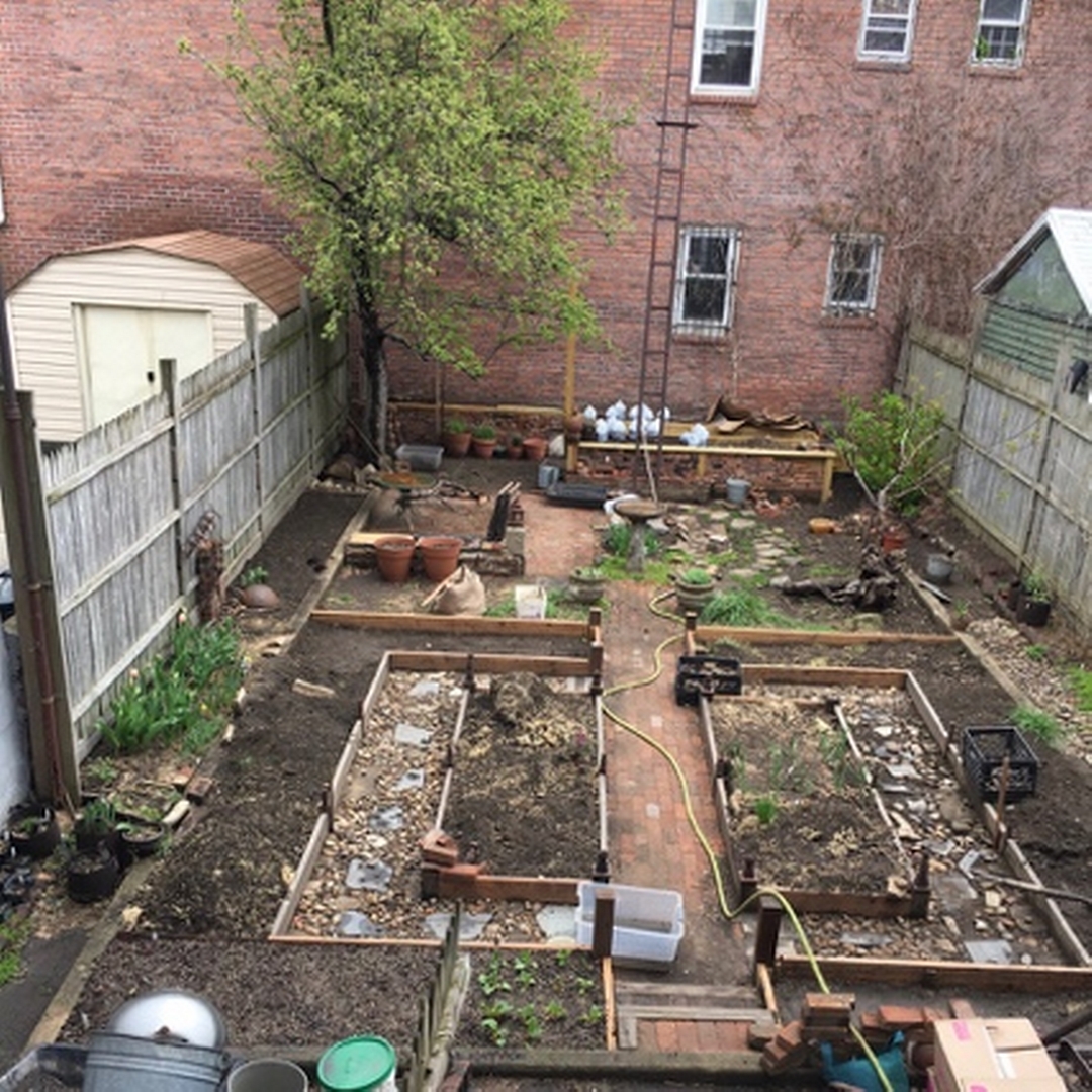 urban garden with reconfiguration of beds