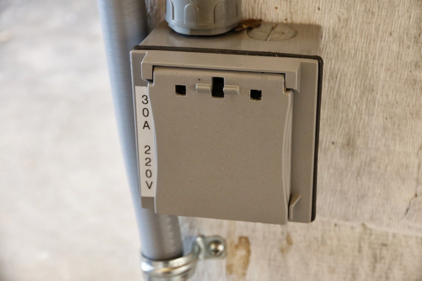 Temporary Job Site Power Box Plans to build your own Fine Homebuilding