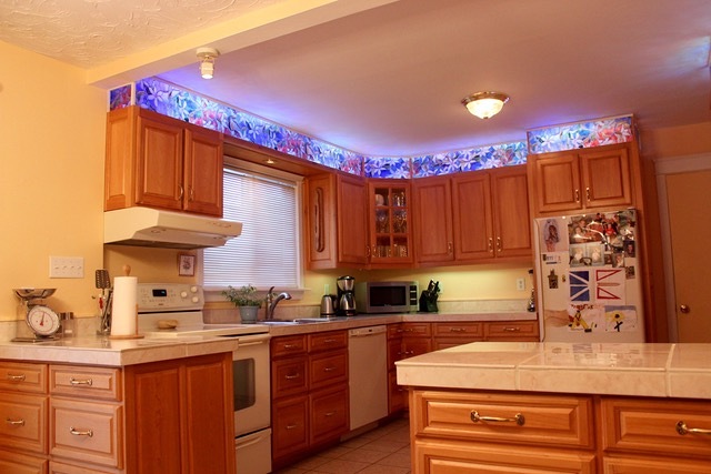 Kitchen With Above Cabinet Led Lights Corner Drawers Embedded