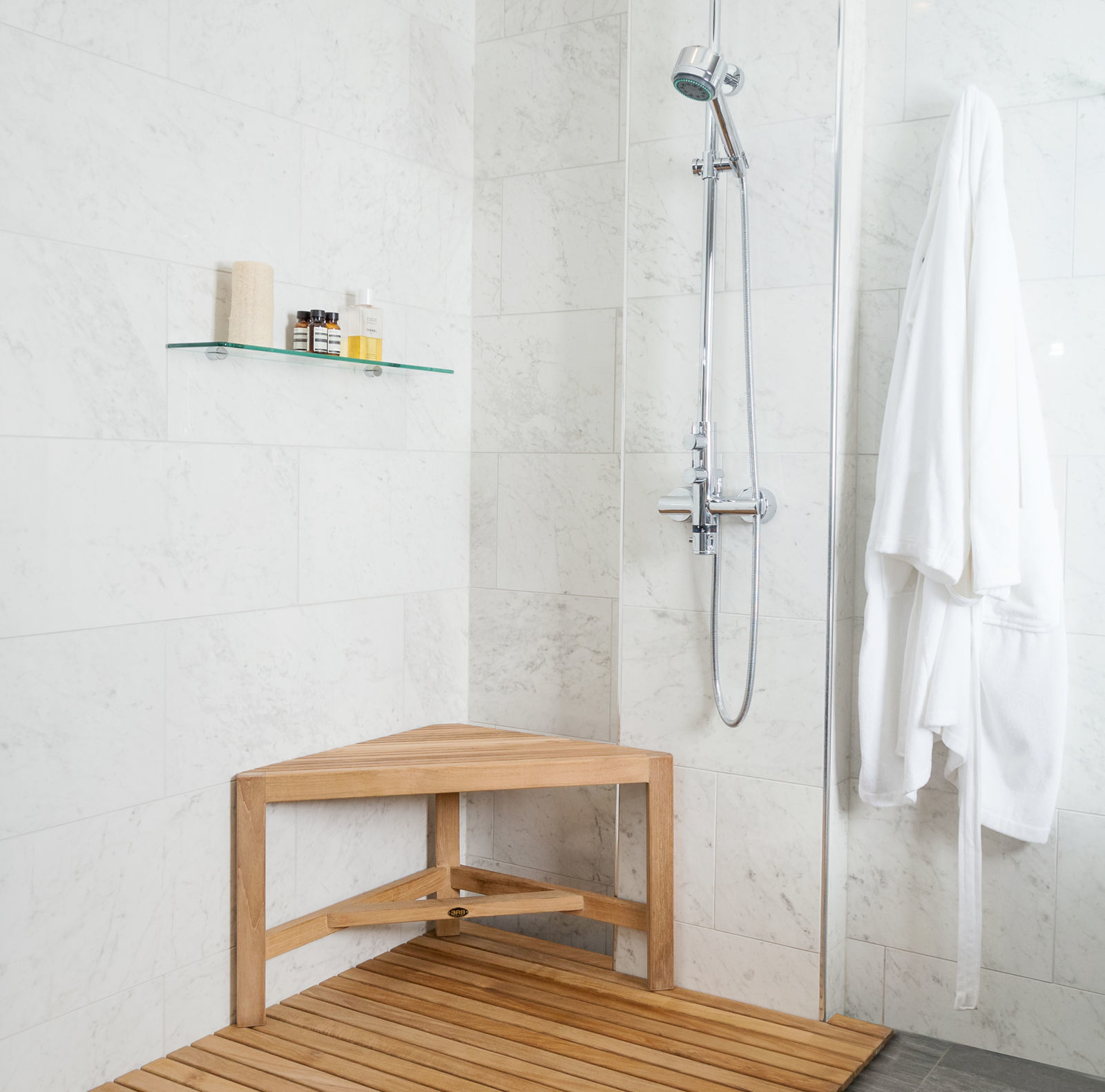 New Teak Shower Bench Is a Three-Legged, Compact Resting Spot - Fine  Homebuilding