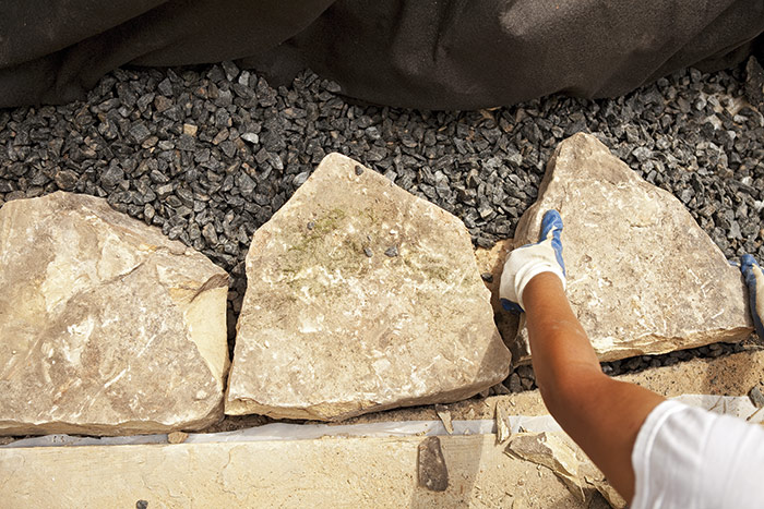 Setting the Stones for a Dry-Stack Retaining Wall - Fine Homebuilding