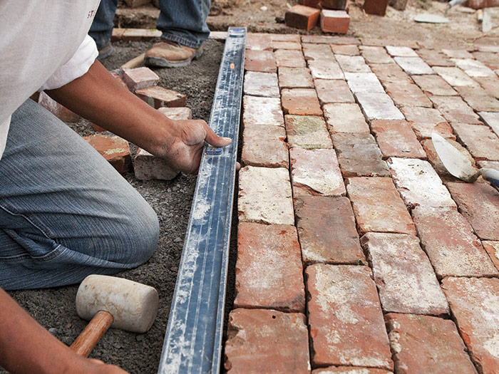 Brick Walkway: Setting the Bricks - Fine Homebuilding