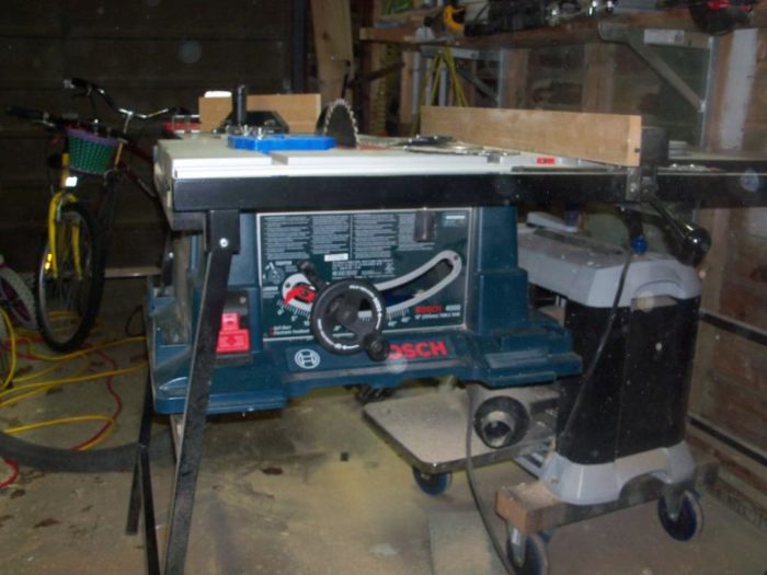 Bosch table saw w. Rousseau stand, Forrest blade, more... Fine