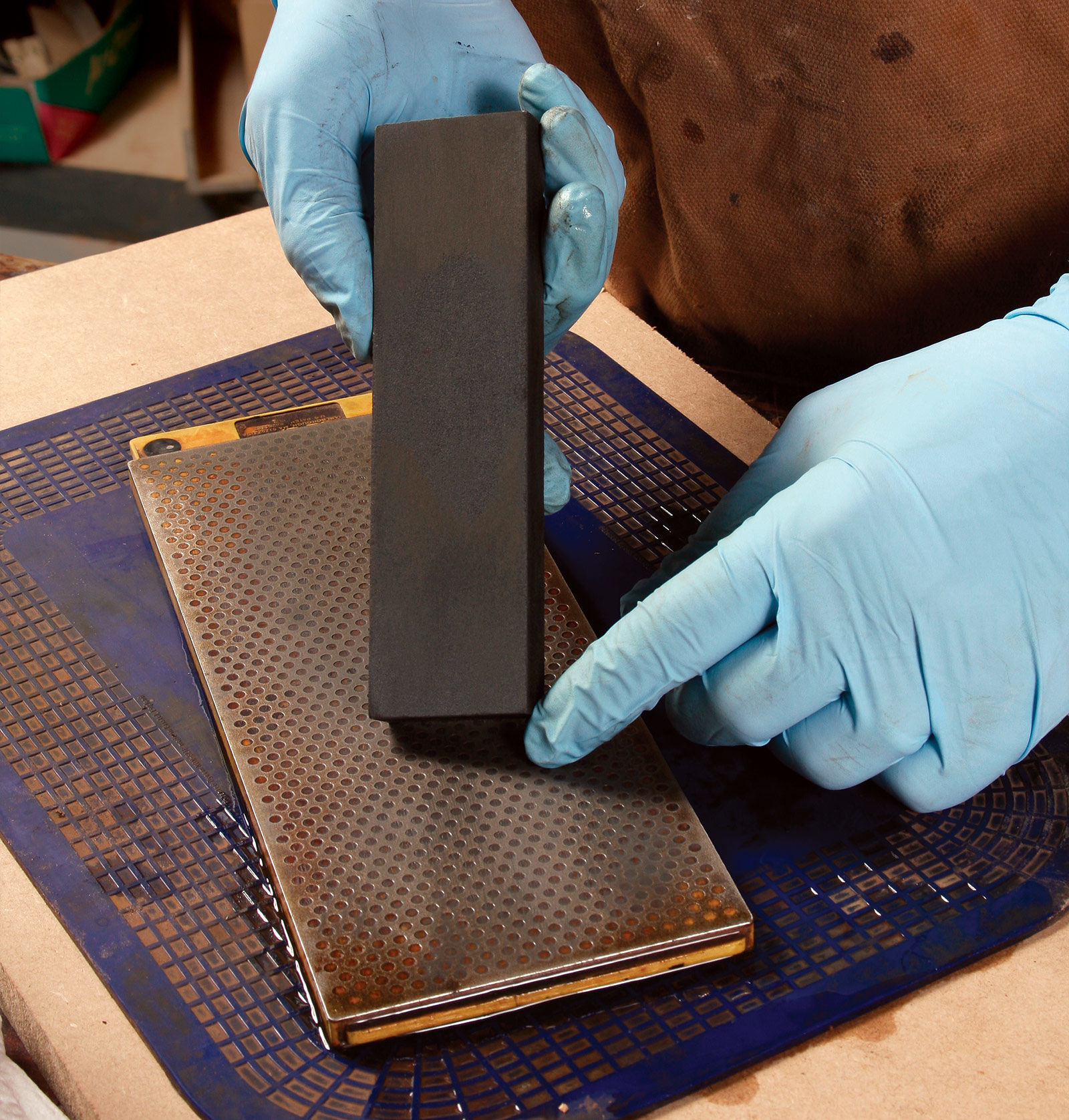 Flatten an Oilstone to Clean It FineWoodworking