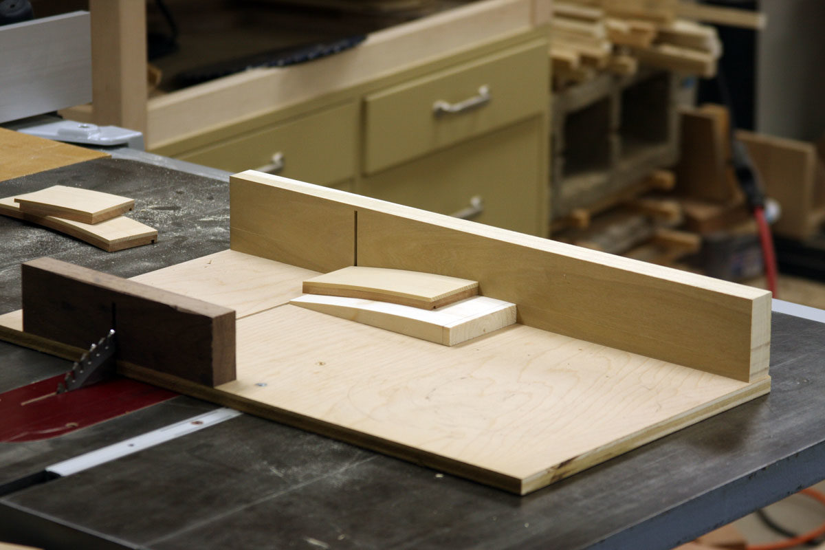 Simple fixture flattens curved drawer fronts for joinery FineWoodworking