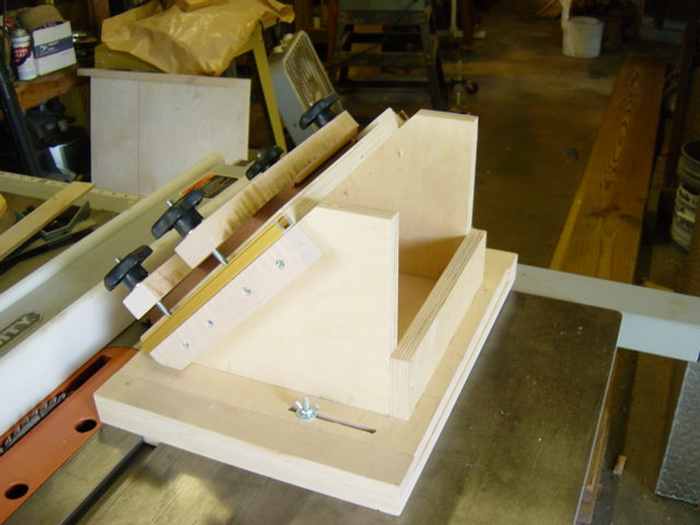 Corner Spine Jig - FineWoodworking