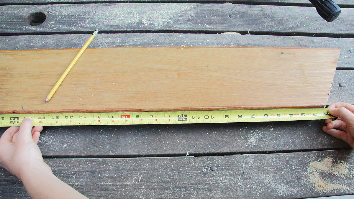 It's best to keep the saw at the same position, rather than constantly switching from side to side between cuts.