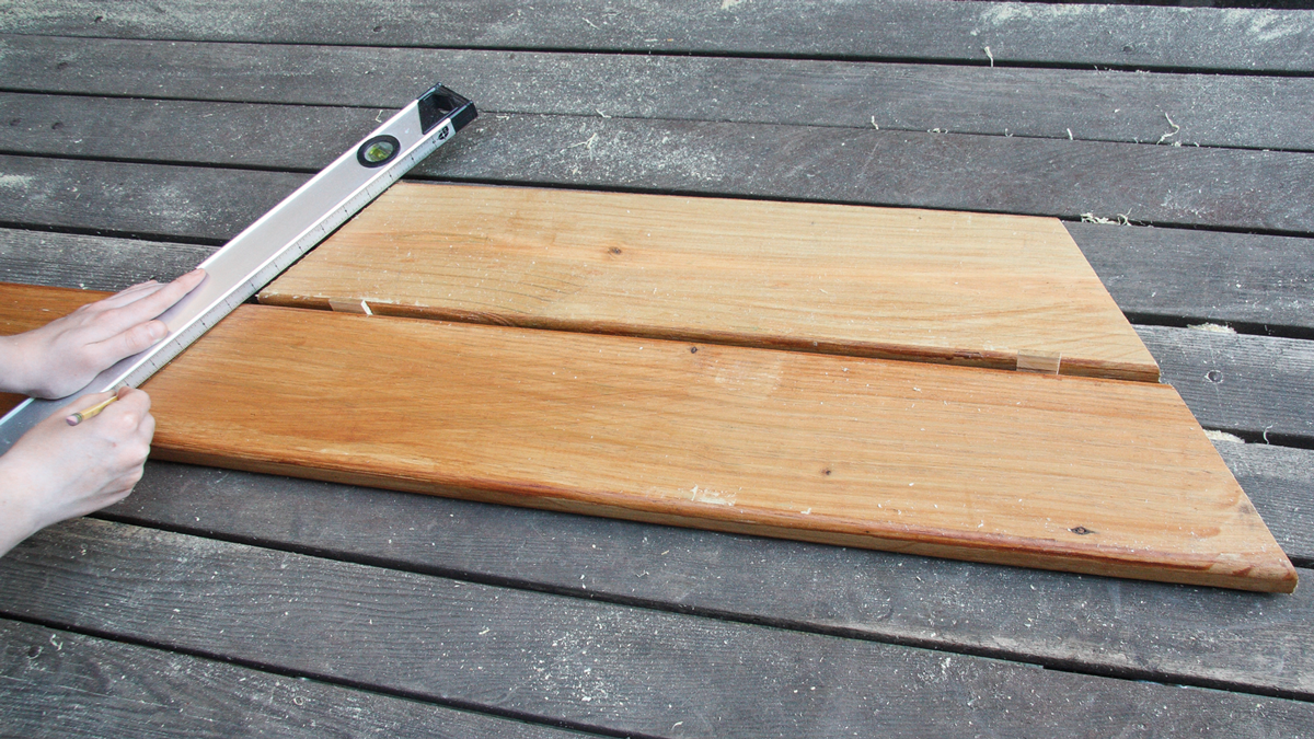 To cut the next row of boards, cut one side of a long board at 30 degrees