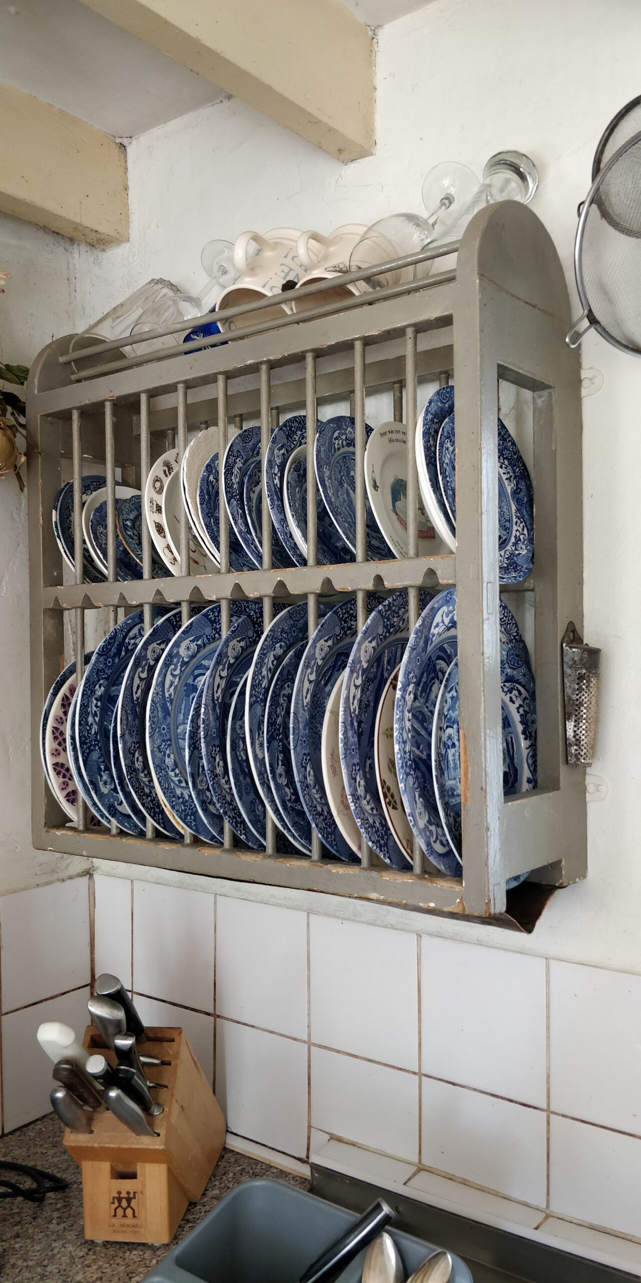 The story behind the project: cypress plate rack - FineWoodworking