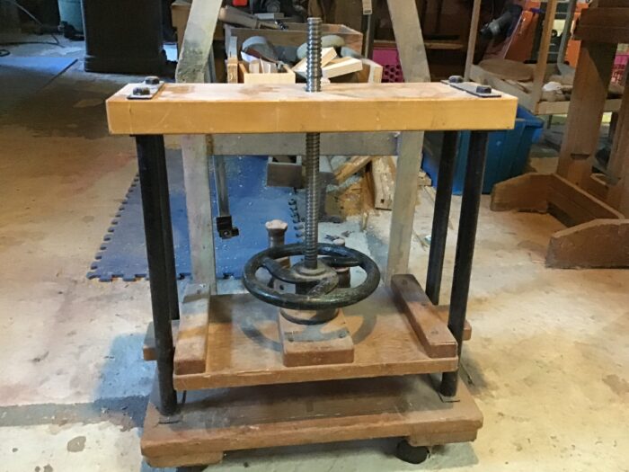 Can you advise on building a single screw veneer press? FineWoodworking