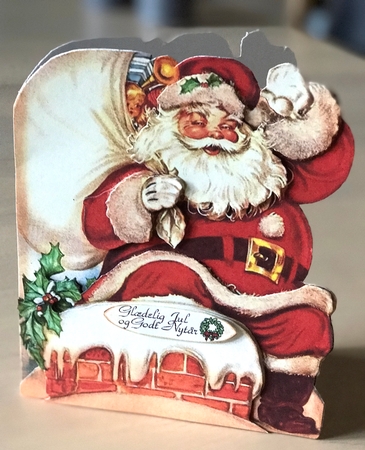 Shaped Card Front Santa Decoupage - Photo by Ulla Skraedderdal