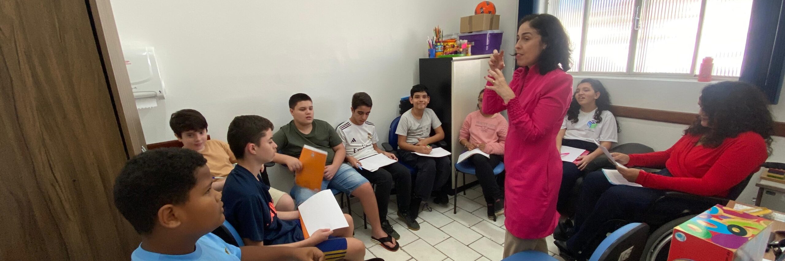 Treinamento de habilidades sociais para adolescentes com TEA e dificuldades sociais