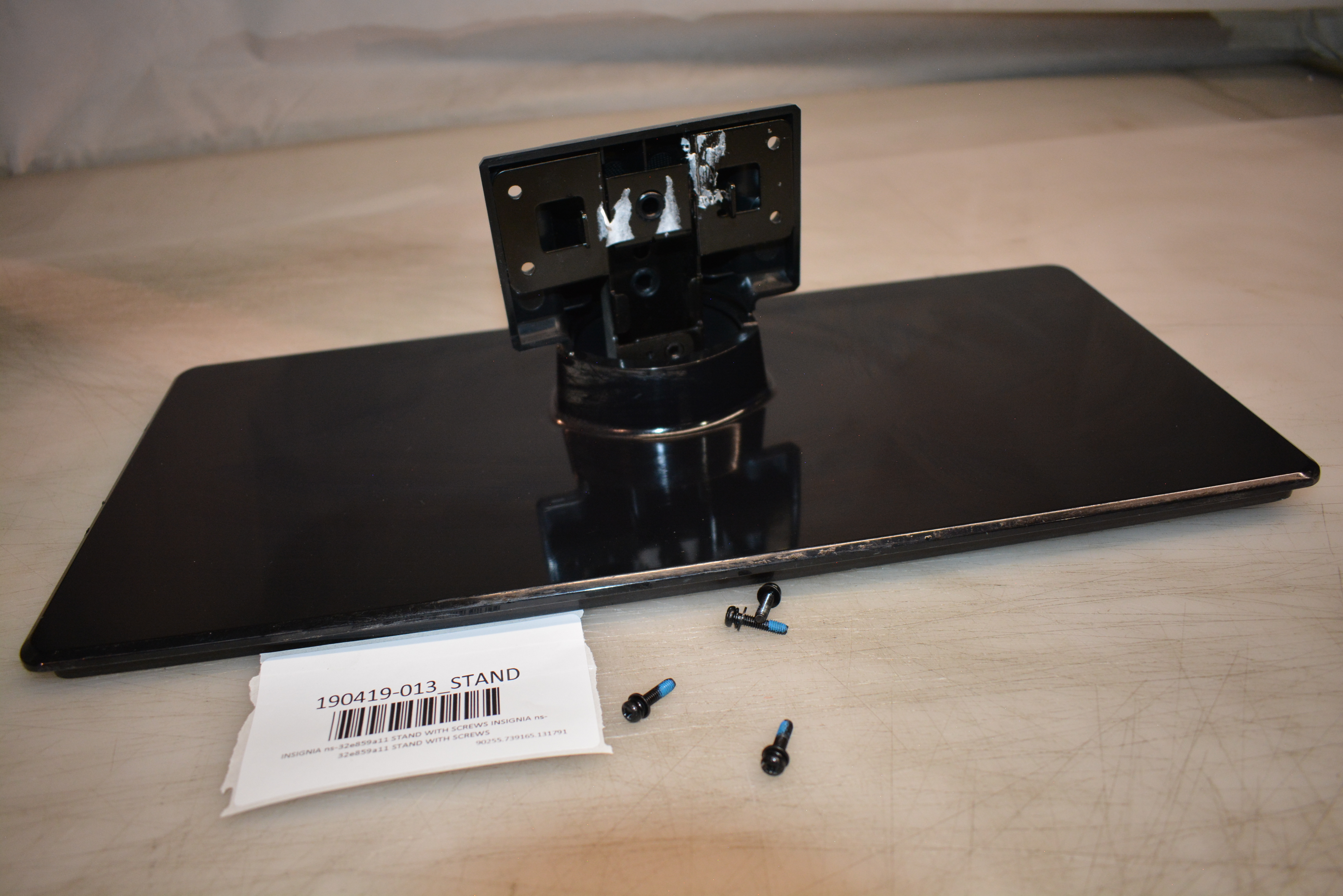 INSIGNIA NS32E859A11 STAND WITH SCREWS INSIGNIA NS32E859A11 STAND