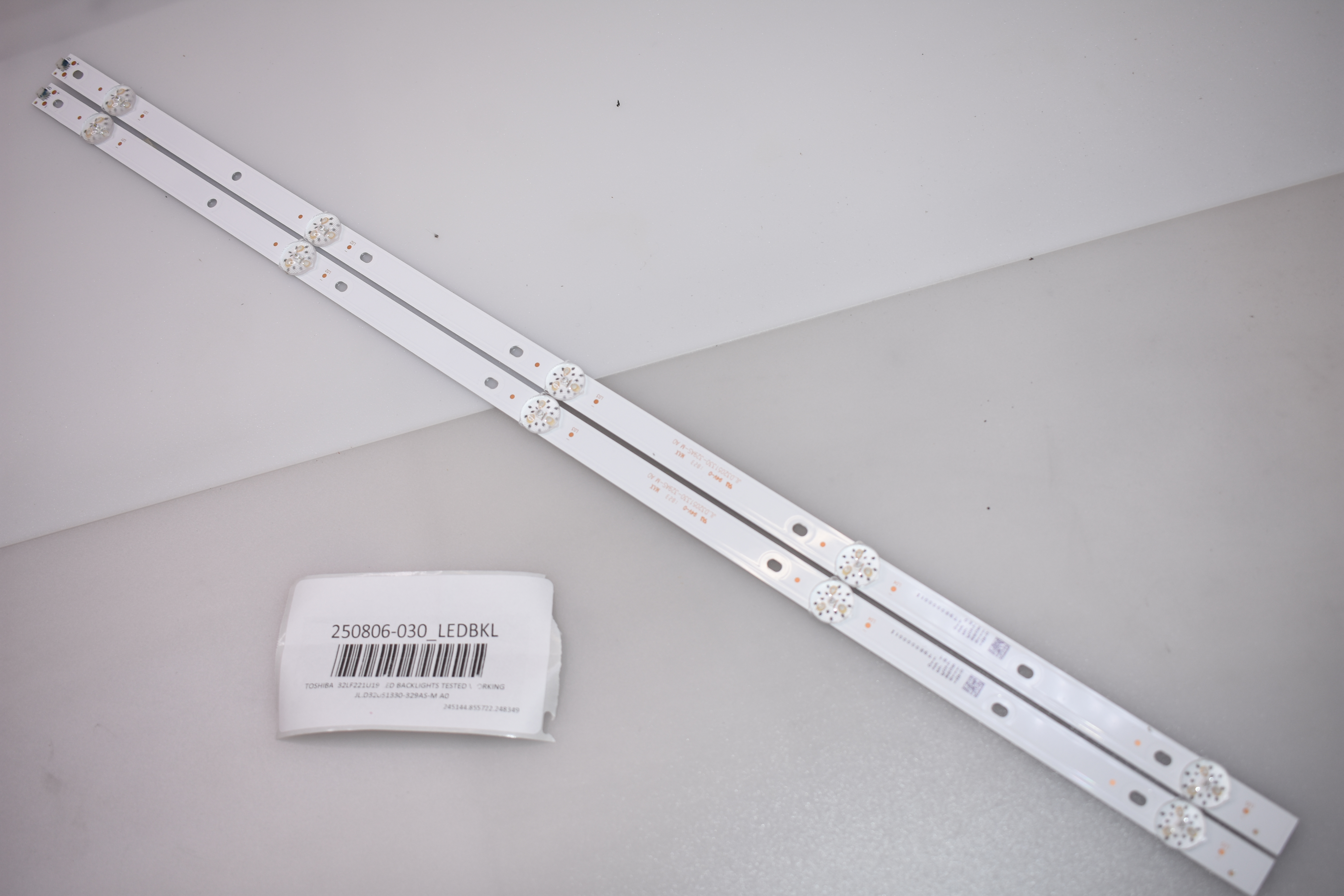 TOSHIBA 32LF221U19 LED BACKLIGHTS TESTED WORKING JL.D32051330