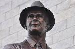 Tom Landry The Legend Logo
