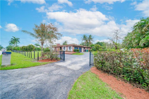 Photo for 12120 NW 5th Court, Plantation, FL 33325 - listing #FX-10278315 12120 NW 5th Court, Plantation, FL 33325