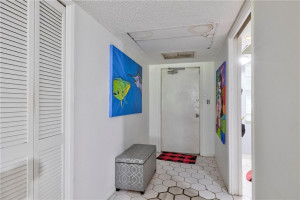 605 Oaks Drive, 109, Pompano Beach, FL 33069