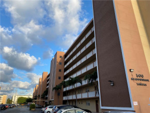 500 NE 12th Avenue, 307, Hallandale Beach, FL 33009