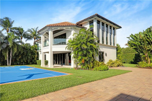 36 Minnetonka Road, Sea Ranch Lakes, FL 33308