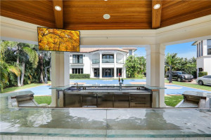 36 Minnetonka Road, Sea Ranch Lakes, FL 33308