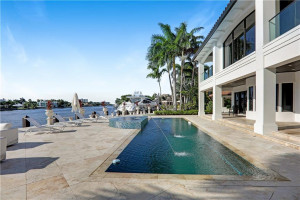 36 Minnetonka Road, Sea Ranch Lakes, FL 33308