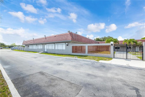 7450 W 4th Avenue, Hialeah, FL 33014