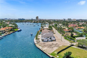 72 Isla Bahia Drive, Fort Lauderdale, FL 33316
