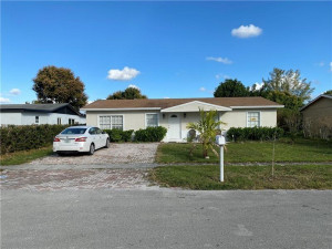 413 SW 80th Terrace, North Lauderdale, FL 33068
