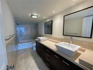 Remodeled Master Bath with Tub/Shower Combo Remodeled Master Bath with Tub/Shower Combo