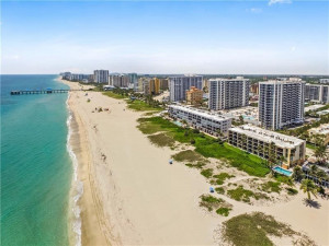 Close to the Pompano Pier, Restaurants & Shopping Close to the Pompano Pier, Restaurants & Shopping
