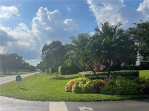 535 Oaks Drive, 107, Pompano Beach, FL 33069