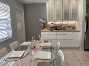 Unfurnished 2 bedroom, 1 bathroom, 2 parking spot rental. Top floor, light and bright unit