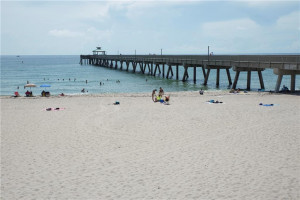 Photo for 135 SE 19th Avenue, Deerfield Beach, FL 33441 - Listing #FX-10277939 135 SE 19th Avenue, Deerfield Beach, FL 33441