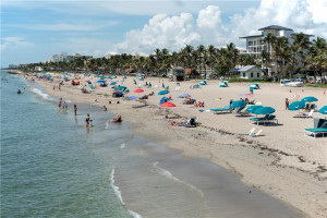 Photo for 135 SE 19th Avenue, Deerfield Beach, FL 33441 - Listing #FX-10277939 135 SE 19th Avenue, Deerfield Beach, FL 33441