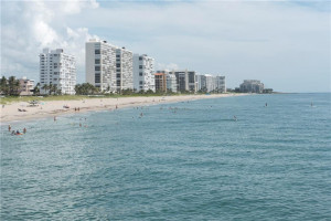 Photo for 135 SE 19th Avenue, Deerfield Beach, FL 33441 - Listing #FX-10277939 135 SE 19th Avenue, Deerfield Beach, FL 33441