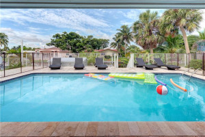 Photo for 135 SE 19th Avenue, Deerfield Beach, FL 33441 - Listing #FX-10277939 135 SE 19th Avenue, Deerfield Beach, FL 33441