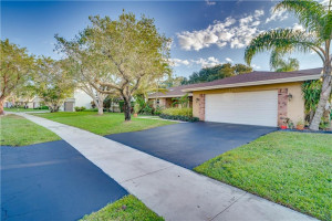 Photo for 13750 Roanoke Street, Davie, FL 33325 - Listing #FX-10313970 13750 Roanoke Street, Davie, FL 33325