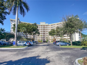3090 N Course Drive, 811, Pompano Beach, FL 33069
