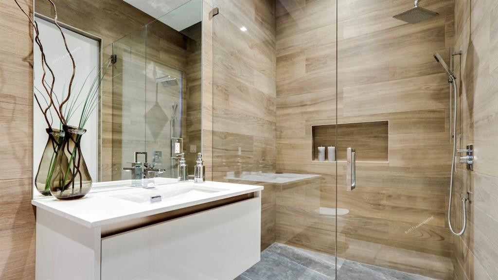 First floor full bath.