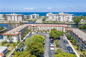 2 BD / 2 BA condo in the desirable subdivision of Palm-Aire Coral Key