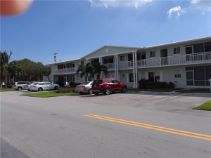 Tarlton Manor a beautifully maintained complex Tarlton Manor a beautifully maintained complex