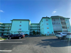 4141 NW 44th Avenue, 319, Lauderdale Lakes, FL 33319